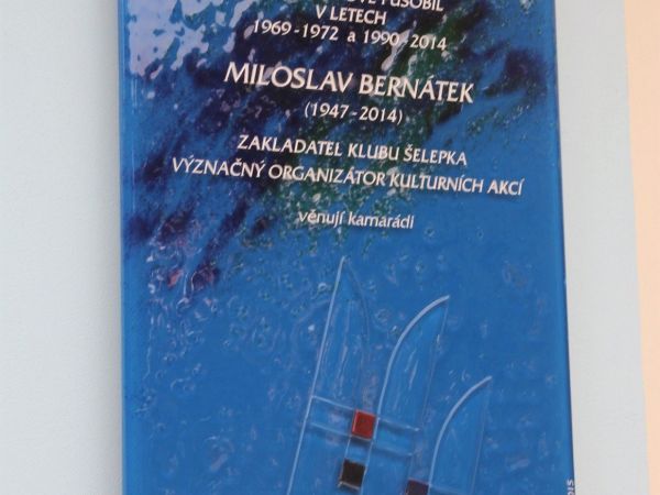 Brno-Ponava - pamětní deska Miloše Bernátka