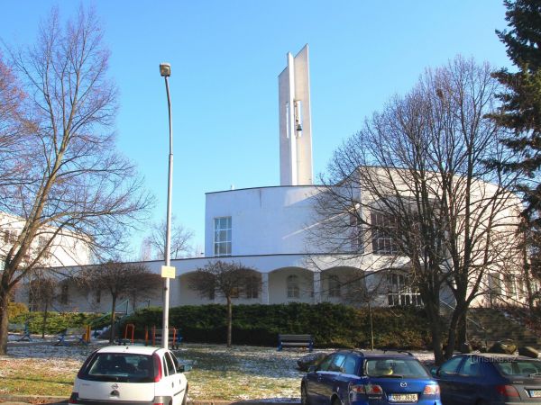 Brno-Žabovřesky - kostel Panny Marie Pomocnice křesťanů