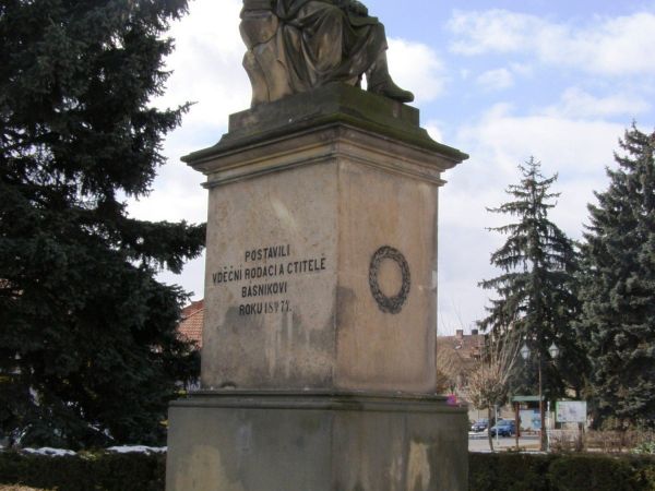 Chlumec nad Cidlinou - pomník Václava Klimenta Klicpery