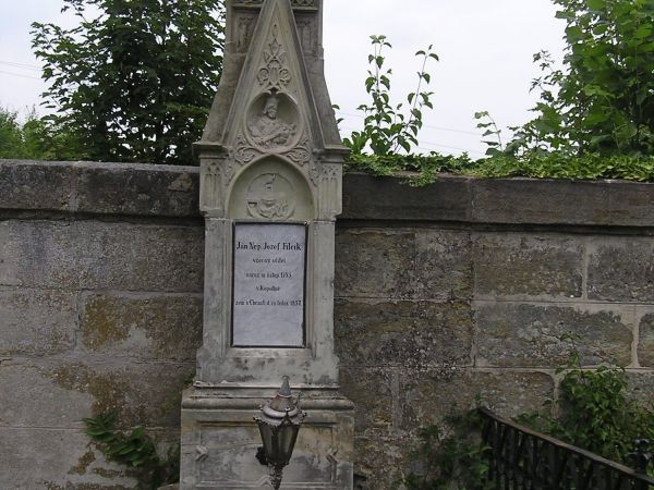 Chrast – Pomník J. N. Filcíka