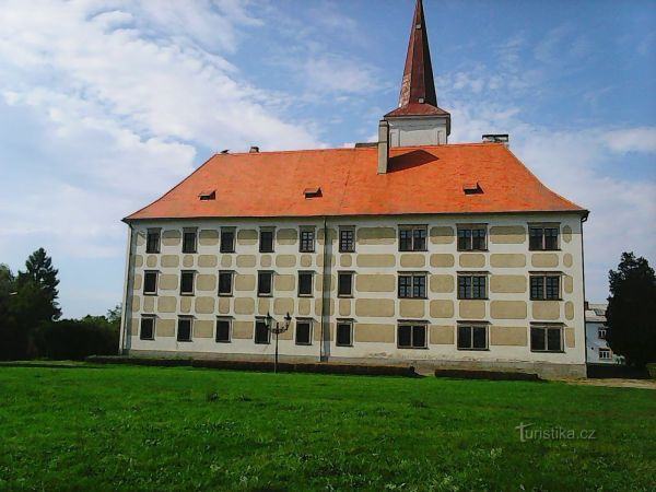 Chropyně (Kostel svatého Jiljí a zámecký park)