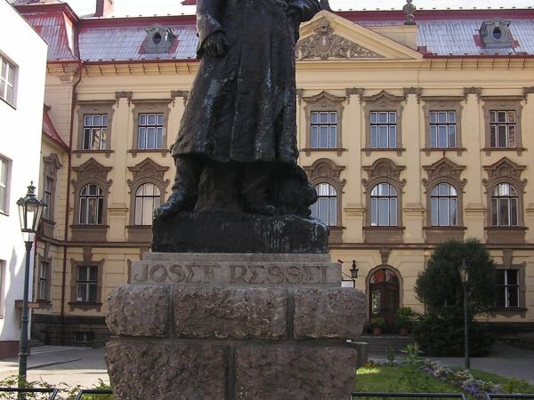 Chrudim - socha Josefa Ressela