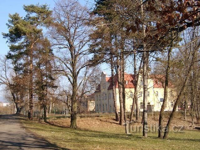 Dalovice, zámecký park