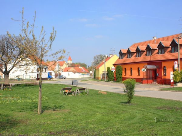 Dolní Dunajovice - putování po zajímavostech obce a okolí - tip na výlet
