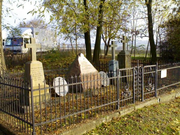 Dolní Přím - pomníky bitvy r. 1866