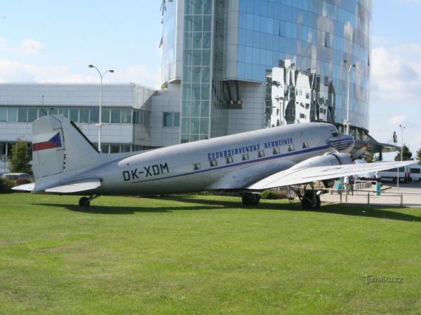 Douglas DC-3 Dakota