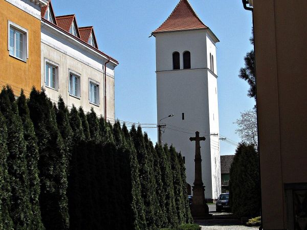 Dřevohostická zvonice a socha sv.Rosálie - tip na výlet