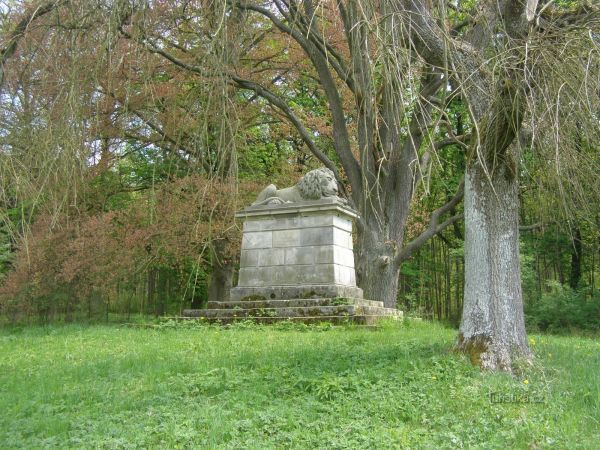 Dubno - Spící lev, pomník bitvy r. 1866 - tip na výlet
