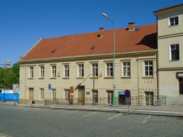Dům čp. 18 na náměstí Československé armády v Jaroměři