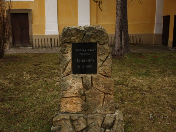 Dva pomníčky  pozemkové reformy 1919 – 1938  v regionu Střední Haná - tip na výlet