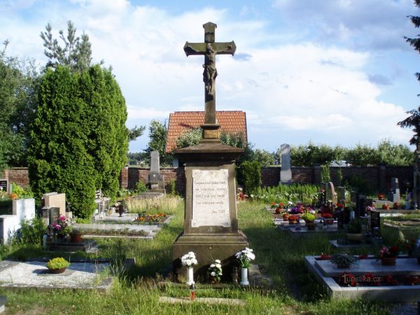 Dvojice hřbitovů ve Svinarech