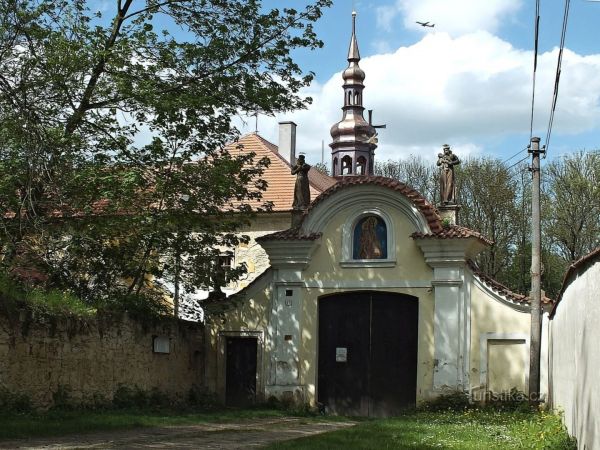 Františkánský klášter Hájek, Červený Újezd - tip na výlet