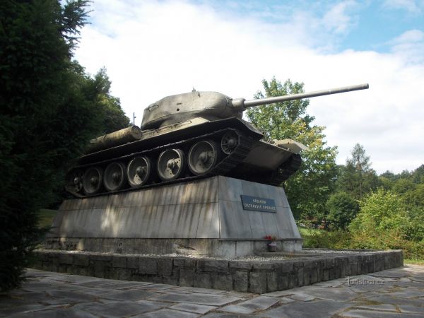 Háj ve Slezsku, časť Smolkov - pamätník - tank T -34