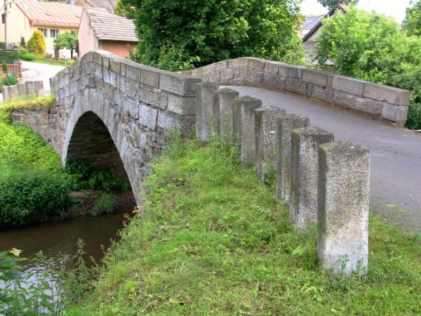 Hamry nad Sázavou - historický kamenný most