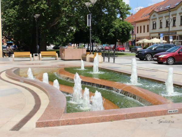 Hodonín - Zpívající fontána na Masarykově náměstí - tip na výlet