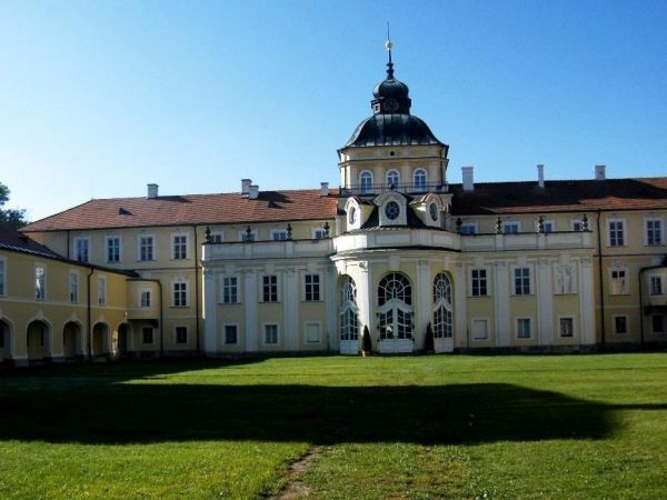 Hořovický zámek a hrad Točník - tip na výlet
