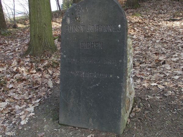 Hrabenov (Vápenice) – jubilejní kameny knížete Johanna II. z Lichtenštějnu