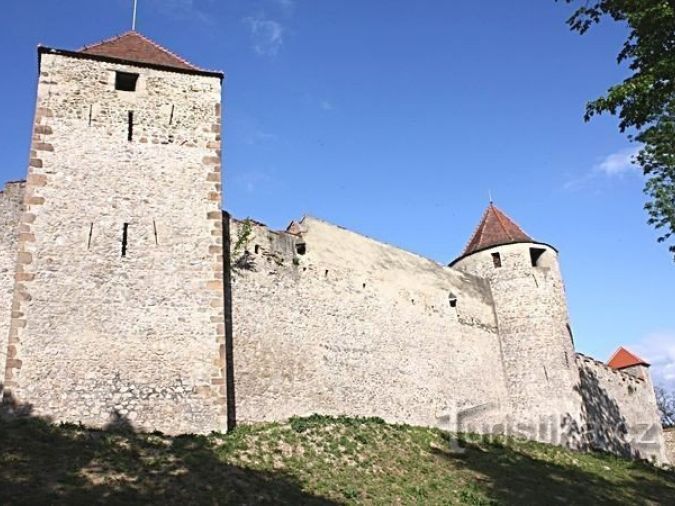 Hrad Veveří - hradební věže
