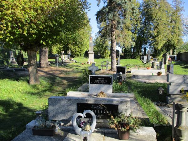 Hřbitov v Jezbinách - tip na výlet