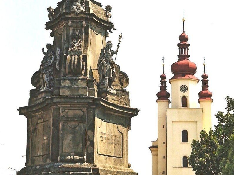 Ivanovice na Hané - Kamenný pylon se sochou sv. Floriána