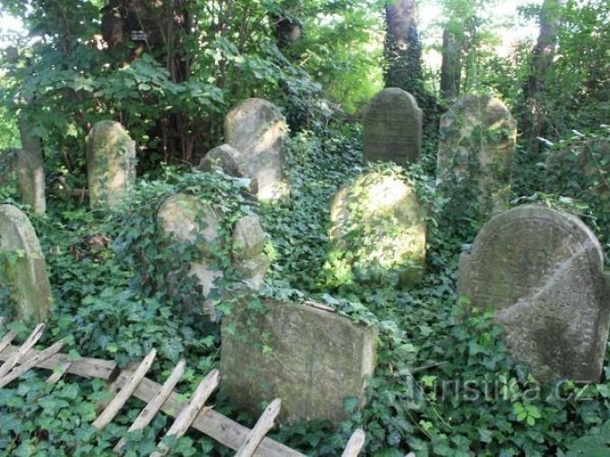 Jevíčko - židovský hřbitov - tip na výlet
