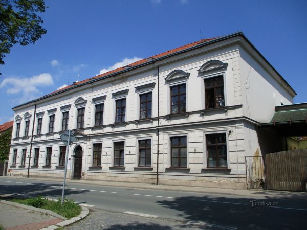 Jubilejní obecná škola císaře Františka Josefa I. v Sezemicích