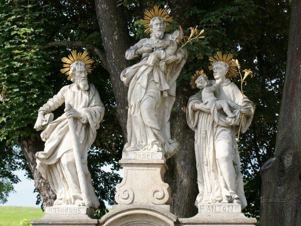 Kájov – barokní sousoší (trojsoší) sv. Josefa, sv. Tadeáše a sv. Antonína Paduánského - tip na výlet