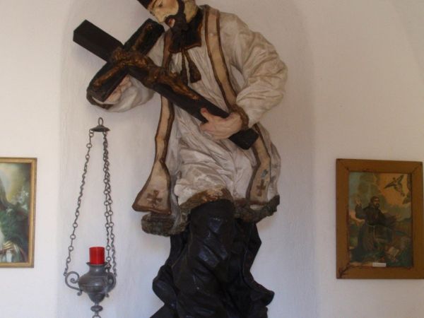 Kaplička se sochou v Náramči