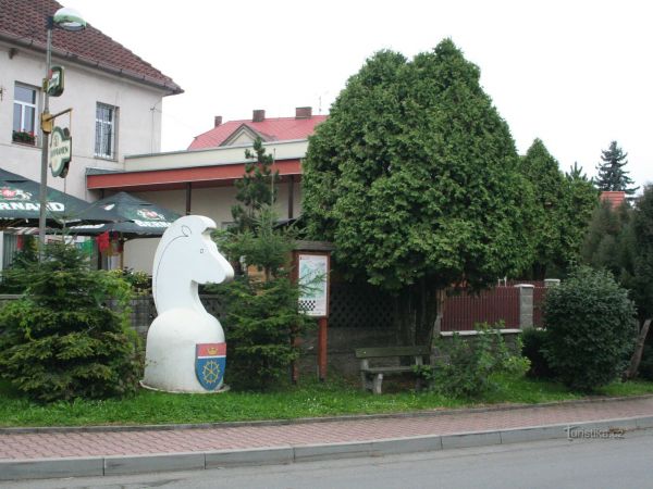 Karlštejnské šachy - Bílý kůň Chýnice - tip na výlet