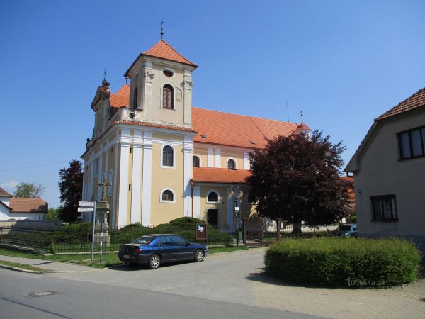 Kostel Narození Panny Marie v Dašicích - tip na výlet