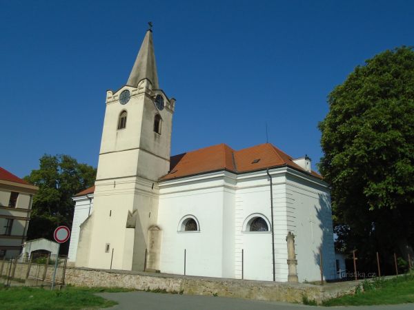 Kostel Nejsvětější Trojice ve Všestarech - tip na výlet
