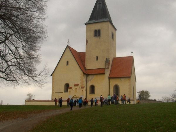 Kostel sv. Jakuba a Filipa na Chvojně.