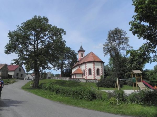 Kostel sv. Mikuláše ve Zdemyslicích. - tip na výlet