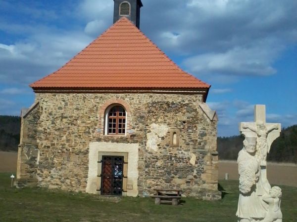 Kostel Sv. Petra a Pavla Dolany u Hlinců - tip na výlet