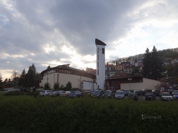 Kostel svaté Rodiny v Luhačovicích