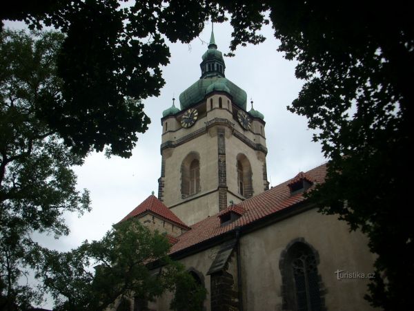 Kostelní věž - Chrám sv. Petra a Pavla v Mělníku - tip na výlet