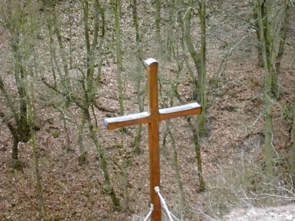 Kříž na paměť kostela sv. Prokopa v Prokopském údolí