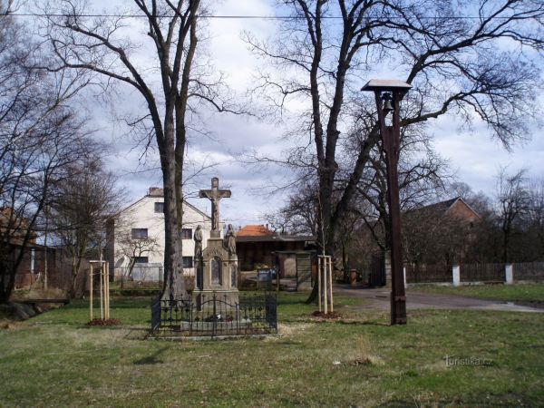 Kříž se zvoničkou v Pileticích