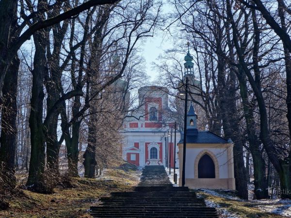 Krnov - Kostel sv. Kříže a Panny Marie Sedmibolestné - tip na výlet