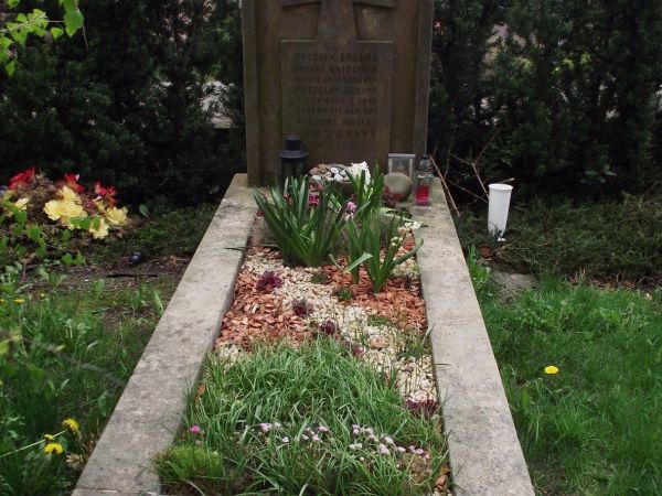 Krucemburk – hrob malíře Jana Zrzavého - tip na výlet