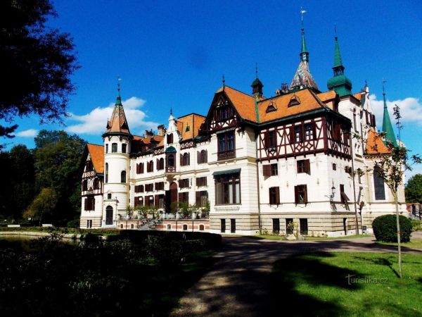 Letní výlet na prohlídku zámku Lešná