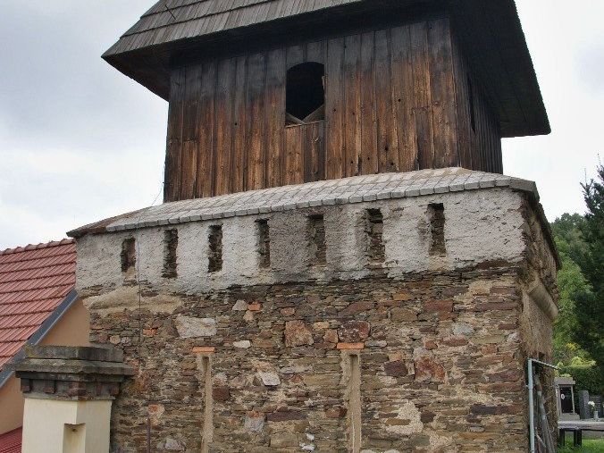 Licoměřice (Lipovec) – kostel sv. Kateřiny se zvonicí - tip na výlet