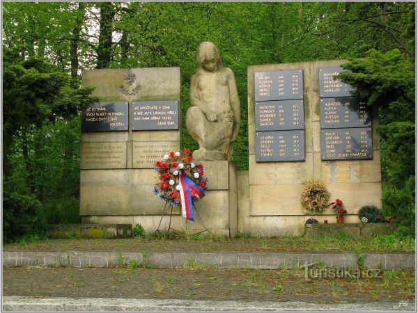 Licoměřice - památník obětem 2. světové války - tip na výlet