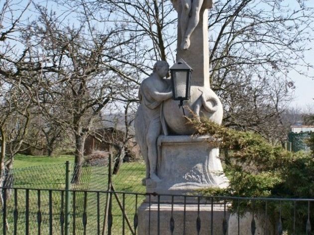 Litovel - kříž se sochou anděla