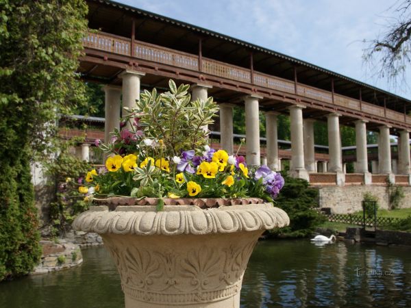 Lysice - sala terrena a vyhlídková kolonáda v zámeckých zahradách - tip na výlet