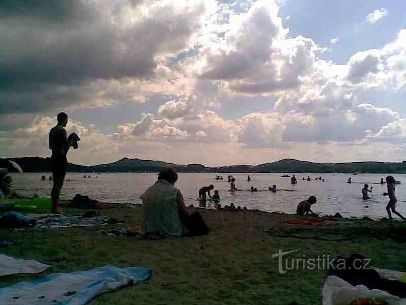Máchovo jezero - pláž Borný - tip na výlet
