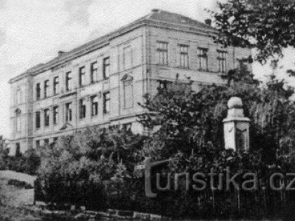 Měšťanská škola v Bludově