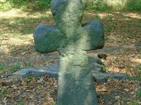 Mezní kříž v Masarykových sadech v Josefově
