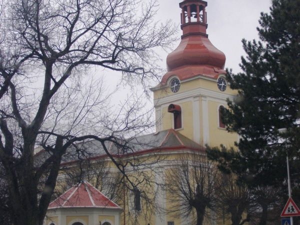 Milovice u Hořic - kostel sv. Petra a Pavla