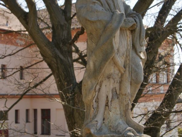 Mírov – sloup se sochou Panny Marie Bolestné